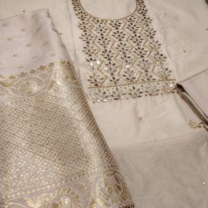 2021 vente chaude Beige Banarsi soie Dupatta belle main brodé miroir travail cou Gota Latkan Viscose rayonne Salwar Kameez - Product Image 1