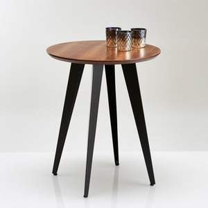 Table d'appoint en fer avec plateau en bois de luxe, rehaussant l'ambiance de la maison grâce à son motif de grain riche et sa structure noire mate - Product Image 1
