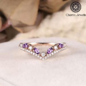 แหวนมอสซาไนต์ชุบทอง 18K สำหรับผู้หญิงจาก Charm_Jewells ดีไซน์เรขาคณิตประดับเพชรแบบโรแมนติก เหมาะสำหรับเป็นแหวนหมั้น - Product Image 1