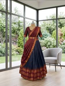 Abrace el encanto real de la tradición sureña india con este exquisito conjunto de lehenga de algodón y seda, con bordes de zari en tonos de joyas. - Product Image 5