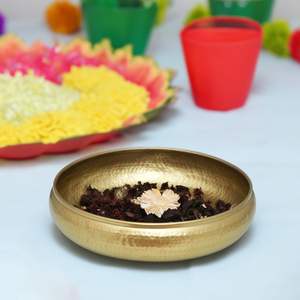 Cuenco Martillado Urli en Oferta, para Decoración de Puja, Artículo Decorativo para el Hogar, de Latón, Duradero, para Uso en Interiores, para Flores Flotantes en Agua - Product Image 1