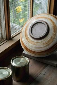 Tazón de cerámica contemporáneo hecho a mano con patrón japonés antiguo para servir fideos, ideal para hoteles, de Universal Overseas INDIA. - Product Image 4