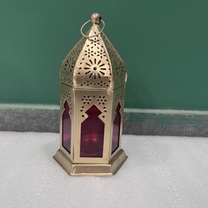 Farol de Vela de Hierro y Vidrio Rojo de Estilo Marroquí, Diseño Artesanal, 3.5X3X6.5 Pulgadas, para Decoración del Hogar, Ramadán, Eid, Bodas - Product Image 3