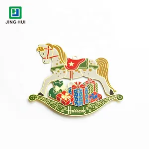 Ornamen logam kustom souvenir ornamen kuningan 3d ukiran berlapis warna untuk Eropa dan Amerika