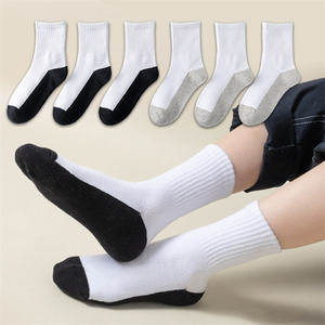 Chaussettes pour enfants en coton de qualité supérieure, lot de 5, chaussettes rayées tendance, respirantes et durables pour garçons et filles - Product Image 1