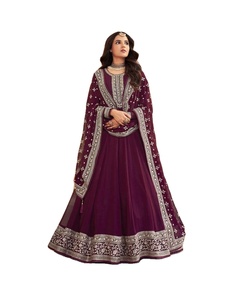 Les jeunes femmes portent un haut bas à la mode pakistanaise Eid et Ramdan Mois spécial beauté intérieure travail Salwar Kameez - Product Image 1