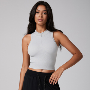 Débardeur tricoté blanc sans manches pour femme, respirant, avec détails perforés, col montant, fermeture éclair avant, longueur standard, style minimaliste, idéal pour le fitness - Product Image 4