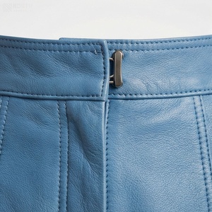 Minifalda de Cintura Alta en Cuero Sintético para Mujer, Estilo Asimétrico en Línea A, Plisada, de Color Sólido y Brillante, para Todas las Temporadas - Product Image 4