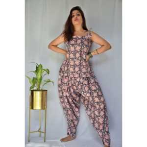 ชุดเดรสลายดอกสีเทาเข้มแบบสบายๆ มีจำหน่ายในไซส์ XS - Product Image 3