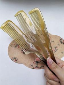 Peine Desenredante de Dientes Anchos Hecho a Mano con Cuerno de Búfalo Natural, Ecológico, Antiestático, Herramienta de Aseo Unisex, Regalo Premium - Product Image 3