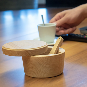 Pot à sucre en bois personnalisé avec surface martelée à motif floral, idéal pour la cuisine et la maison, également parfait comme pot à sel ou à sucre pour le petit-déjeuner. - Product Image 4