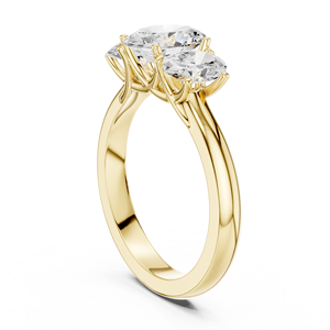 Bague de fiançailles de luxe en or jaune avec trois diamants taille ovale et pierres latérales assorties, fabrication sur mesure de bijoux fins - Product Image 4