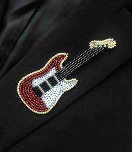 Broche clásico elegante con cuentas, accesorio de moda hecho a mano a precio económico. - Product Image 4