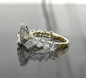 Bague de fiançailles en argent 925 avec moissanite ovale 2,5 carats, bague solitaire classique pavée, bague de mariage pour femme, bijoux fins - Product Image 3