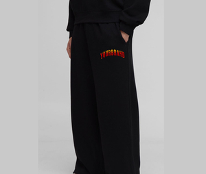 Pantalon de jogging décontracté pour homme, noir, en laine, coupe droite, brodé, taille élastique, avec logo lettre tricoté sur la jambe droite, poids moyen - Product Image 1