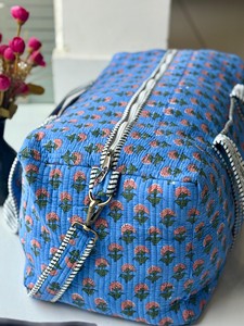 Bolso de Viaje Acolchado de Algodón Trendy Bloom, Bolso Tote Grande Ecológico con Cremallera, Bolso Duffle Artesanal para Mujer, Suave y Cómodo de Llevar - Product Image 2