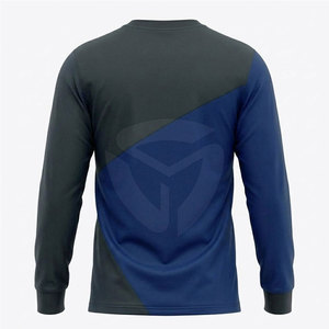 Chemise élégante pour homme à manches longues, design moderne, matière légère, idéale pour les réunions d'affaires et les looks décontractés. - Product Image 2