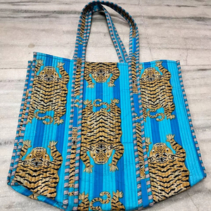 Sac fourre-tout matelassé de luxe fait main pour femme, en coton imprimé, très demandé, avec fermeture éclair, idéal pour les voyages, cadeau pour elle - Product Image 1