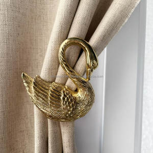 Sujetadores de Cortinas Clásicos en Forma de U, Dorados, con Decoración de Borlas y Diseño Ornamentado en la Parte Superior - Product Image 6