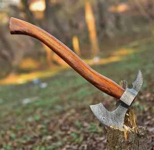 Hache Viking en Acier Damas Forgé à la Main, Vente Directe d'Usine, Idéale pour le Camping et la Survie en Extérieur, avec Étui en Cuir – Meilleure Vente - Product Image 1