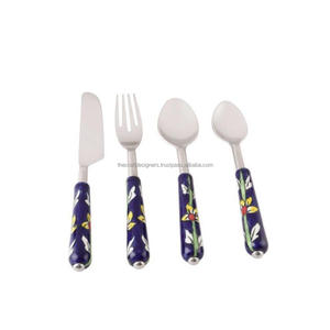 Juego de cubiertos negros con mangos de resina, juego de 3 piezas, reutilizables, de calidad alimentaria, elegantes, para eventos festivos. - Product Image 5