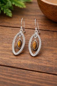 Boucles d'oreilles pendantes faites à la main en argent sterling 925 avec pierre naturelle œil de tigre, cadre ovale perlé, bijoux bohèmes tendance, cadeau pour femme - Product Image 3