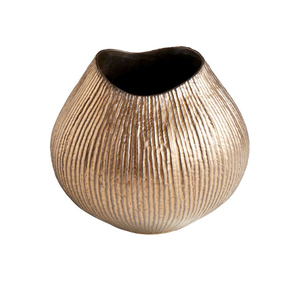 Florero de Aluminio Premium Diseñado con una Forma Elegante para Arreglos Florales Contemporáneos - Product Image 1