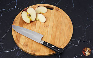 Fabricante de Vietnam, tabla de charcutería de corte de bambú Live Edge con mango redondo, cocina sostenible grabada - Product Image 2