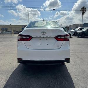 Excellent état, sièges en cuir foncé pour Camry 2020-2022, pneus R15, en stock, livraison rapide, options de vente en gros disponibles - Product Image 6