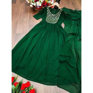 ROBE DE TRAVAIL DE SÉQUENCE DE BRODERIE DE CRÉATEUR GEORGETTE AVEC DUPATTA VERT - Product Image 2