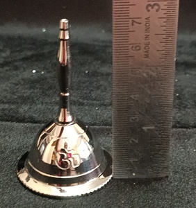 Campana de Mano para Rituales de Altar, Pandulam, para Oración, Campana de Latón de 3 Pulgadas, Sonido Fuerte, Campana Om para Altar, de Indian Consigners - Product Image 3