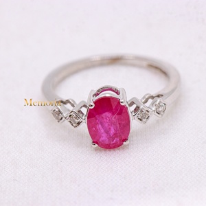 แหวนหมั้นเพชรเม็ดเดี่ยวประดับทับทิมทรงรีธรรมชาติ ทองคำขาว 14K แท้ ขายส่ง Memoria Jewels - Product Image 2
