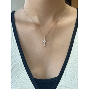 Collier pendentif croix en or avec diamant de laboratoire taille triangle 0,55 ct de qualité supérieure, bijoux fins modernes, cadeau élégant pour femme - Product Image 1