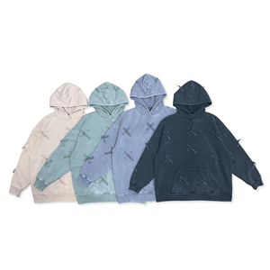 Sudadera con capucha de felpa francesa de peso pesado para mujer, con parches de cruces, efecto descolorido por el sol y lavado ácido - Product Image 2