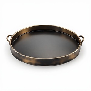 Plateau en métal Imperial Noir avec accents dorés, conçu pour l'hôtellerie haut de gamme, les résidences raffinées et les espaces de réception contemporains. - Product Image 2