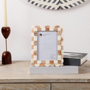 Cadre photo artisanal marron fait main avec incrustation d'os à motif festonné pour mur et décoration intérieure bohème, rustique et vintage - Product Image 2