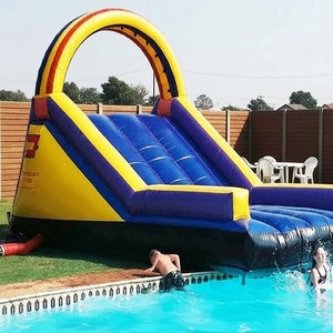 Toboggans aquatiques gonflables haut de gamme pour événements en plein air avec zones d'escalade sécurisées, construction durable et design ludique aquatique excitant - Product Image 1