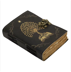 Carnet en cuir fait main vintage, motif arbre de vie en relief, journal vierge avec fermoir et papier vintage à bords festonnés faits main - Product Image 1