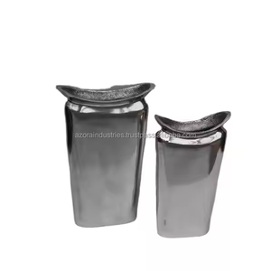 แจกันอลูมิเนียมหล่อแบบวางบนโต๊ะแจกันดอกไม้แบบเปิดครึ่งรอบพร้อมกระจกขัดเงามีวางจำหน่ายในงานเสร็จโดยอุตสาหกรรม azora - Product Image 1