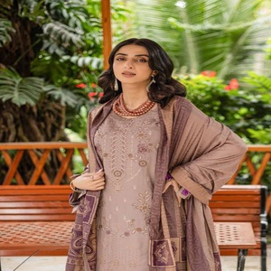 Trajes paquistaníes de 3 piezas de lujo para mujer con bordado Zareen Ladies Salwar Kameez Dress hecho de viscosa - Product Image 4