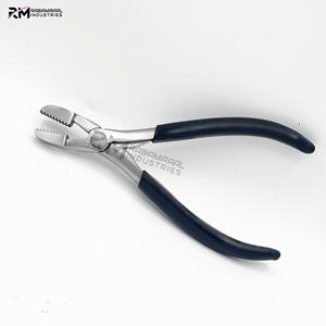 Pince de qualité supérieure RMI, acier inoxydable, embout argenté et poignée noire, finition mate. - Product Image 3