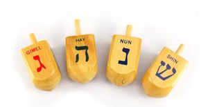 Nuevo Dreidel de Madera Personalizado para el Primer Hanukkah del Bebé, Recuerdo Judío con Nombre Personalizado, Regalo Festivo - Product Image 3