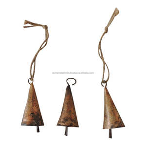 Adorno de árbol en latón antiguo con diseño de campana hecho a mano perfecto para decoración del hogar y suministros de arte colgante para árboles de Navidad - Product Image 1