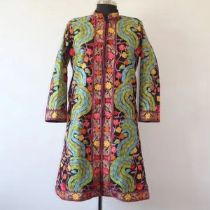 Nouvelle collection de veste brodée fluorescente Suzani, robe kimono oversize d'hiver, long manteau indien en velours multicolores - Product Image 2