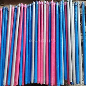 Balai en PVC couleur bois d'eucalyptus, fabriqué au Vietnam, avec filetage italien, écologique, portable et léger - Product Image 4