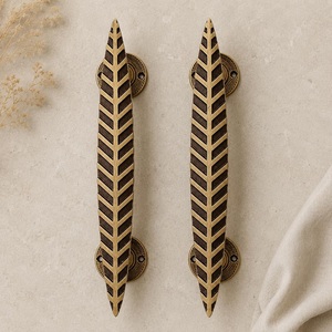 Poignée de porte SHUBHAM en laiton antique de 12 pouces, faite à la main, style vintage, pour porte principale, poignée décorative d'entrée - Product Image 5