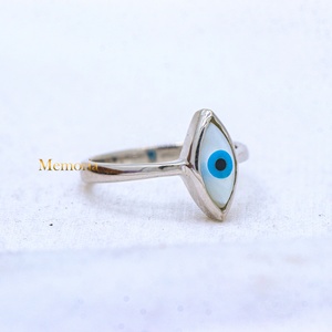 Bague en argent sterling 925 massif avec perle d'eau douce naturelle et œil porte-bonheur, collection Memoria Jewels - Product Image 3