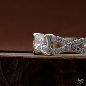 แหวนเพชรทรงปรินเซสคัท 0.5 กะรัต เพาะเลี้ยงในห้องปฏิบัติการ รับรองโดย IGI แหวนหมั้นแบบฝังเพชรเรียงวงแหวน ทองคำขาว 10K - Product Image 2