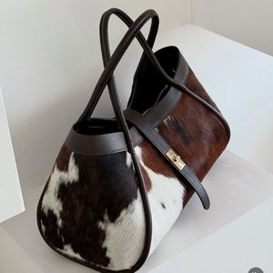 Sac à main tendance pour femme en poils de vache avec bandoulière en cuir, imprimé vintage, en PU - Product Image 2