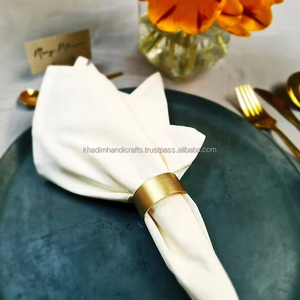 Juego de servilleteros de madera diseñados para aportar belleza minimalista y calidez a su arreglo de comedor y decoración de celebración. - Product Image 1